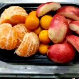 Hình ảnh Khay táo - quýt - nho