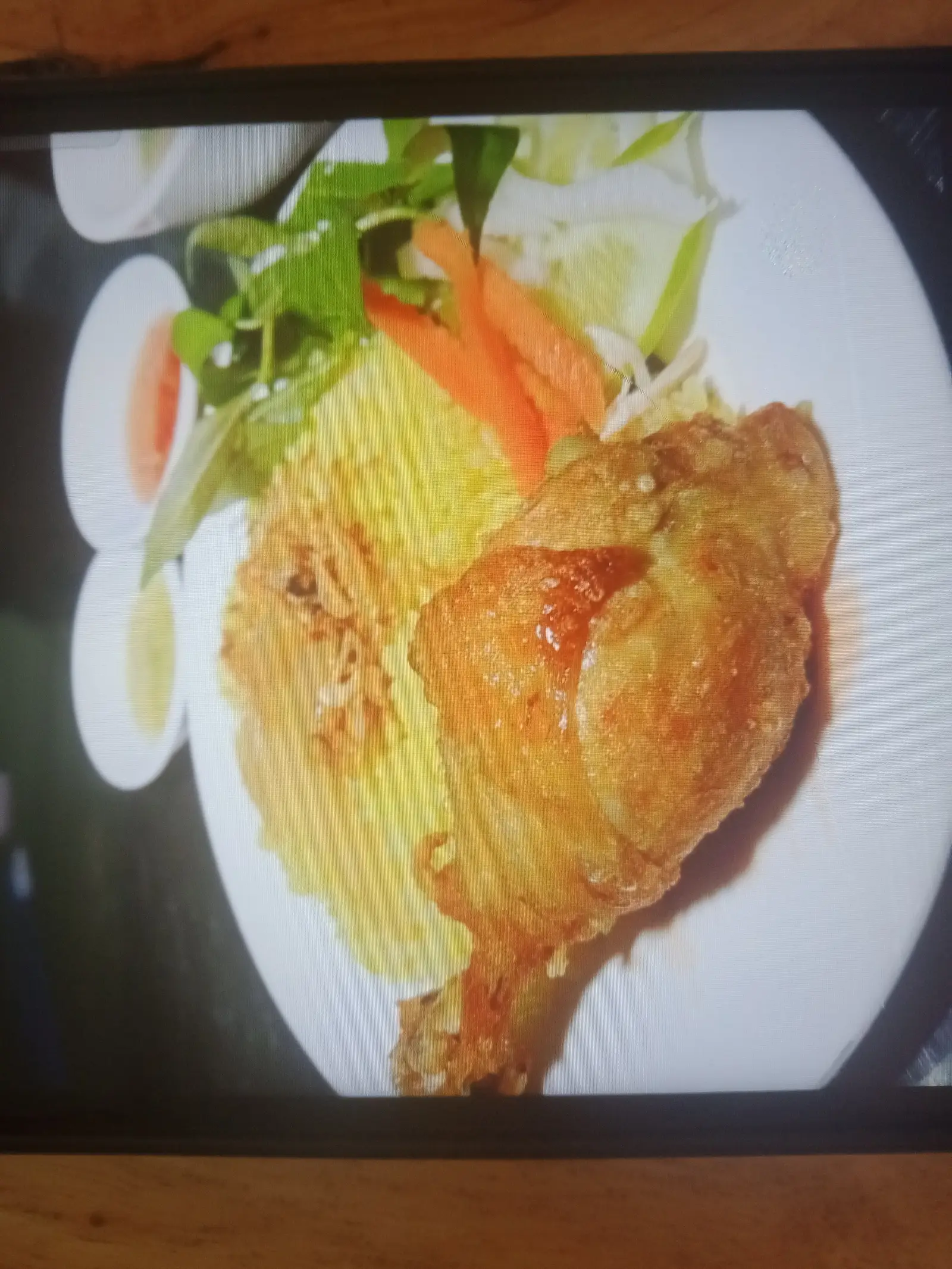 Hình ảnh cơm gà chiên me xé ra