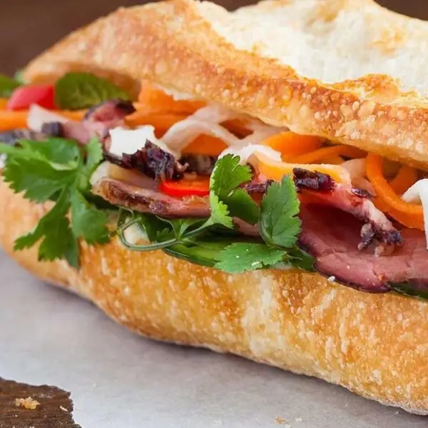 Hình ảnh Bánh Mì Pate Thịt Chả