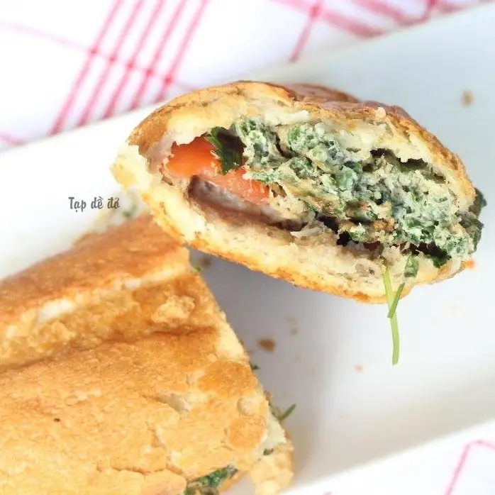 Hình ảnh Bánh mì trứng ngải cứu