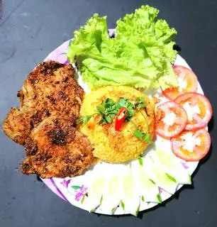 Hình ảnh Cơm Sườn Muối Sả Chiên
