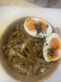 Hình ảnh Cơm bò nhật Gyudon + Trứng lòng đào