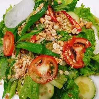 Hình ảnh Mix salads( Xã Lách, cà chua, dưa leo, hành tây đậu phộng..) 