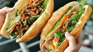 Hình ảnh bánh mì chả cá+ ốp la