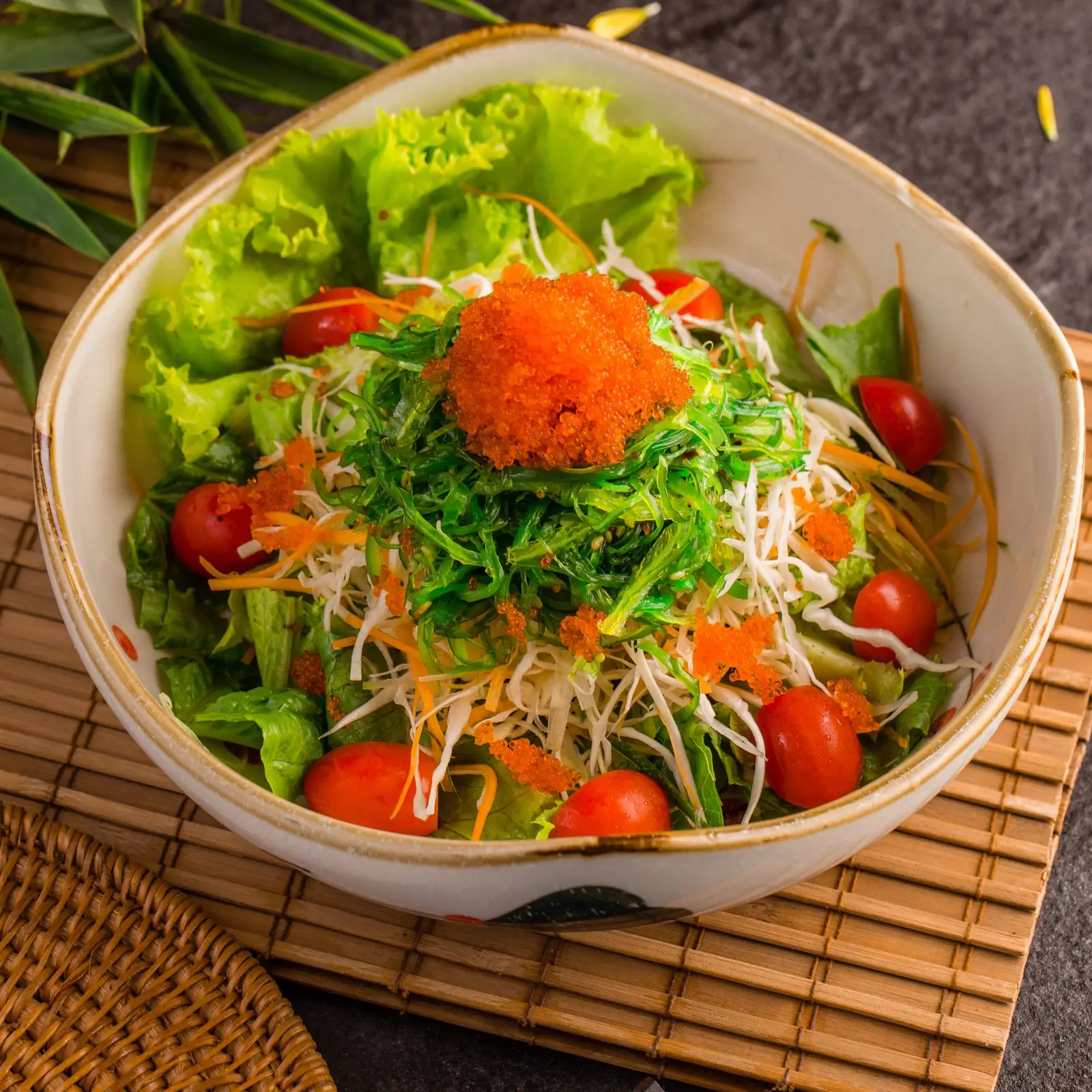 Hình ảnh Salad rong biển trứng cua
