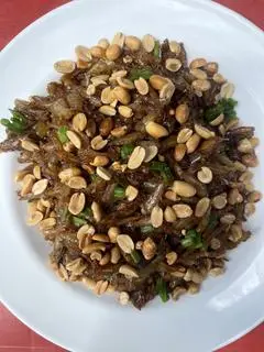 Hình ảnh Cá cơm khô chấy tỏi
