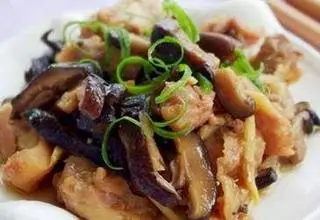 Hình ảnh Cơm gà xào nấm