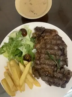Hình ảnh Steak Lõi Thăn Bò(250g) có kèm rau+khoai tây chiên