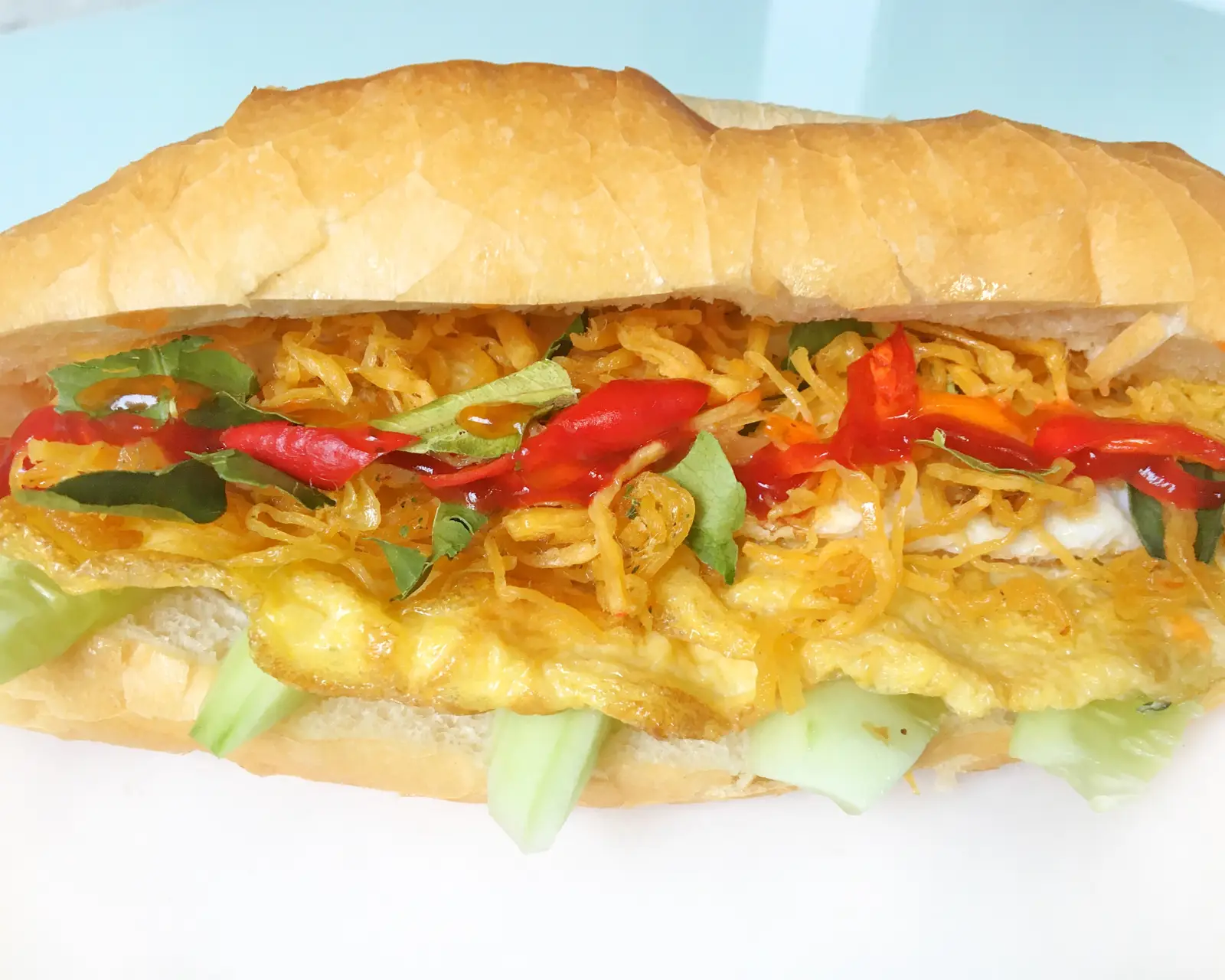 Hình ảnh Bánh mì xúc xích khô gà cay