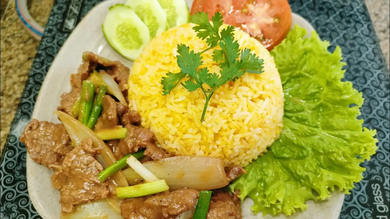 Hình ảnh cơm xào bò  tặng canh rong biển