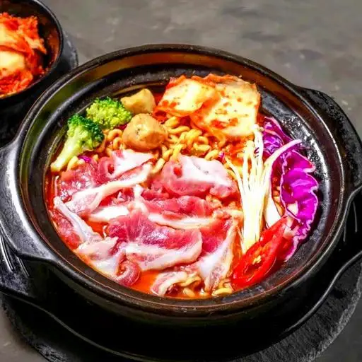 Hình ảnh Mì Lẩu thái sườn sụn