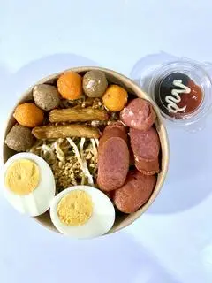 Hình ảnh Mì trộn trứng xúc xích cá viên rau củ