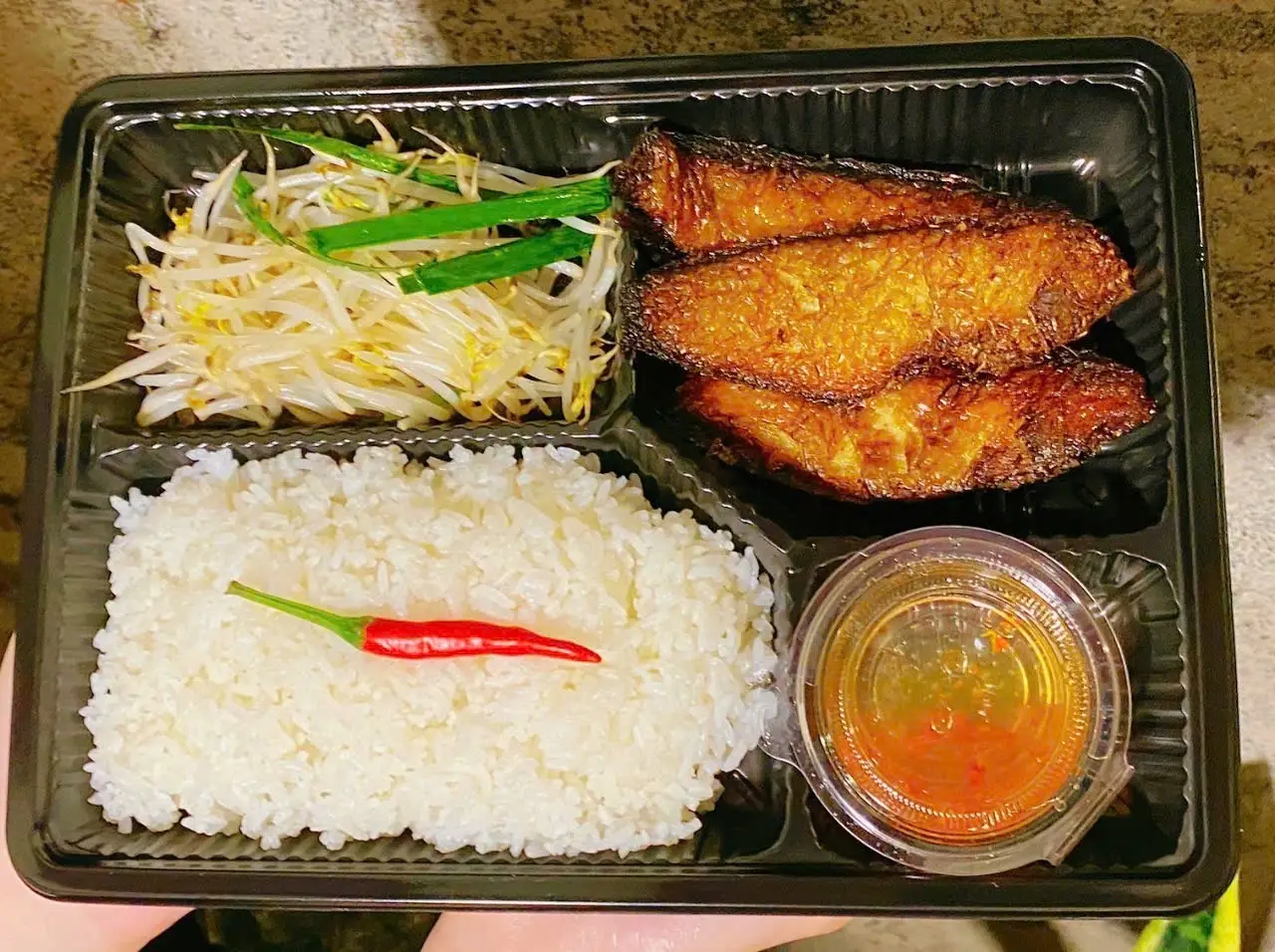 Hình ảnh Cơm Cá Mó Chiên Sả