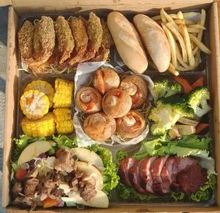 Hình ảnh COMBO HẢI SẢN+LƯỜN NGỖNG+MÌ Ý SÒ ĐIỆP+TÔM PHỦ TRỨNG PHÔ MAI+XÚC XÍCH+SALAD CÁ+KHOAI TÂY CHIÊN 