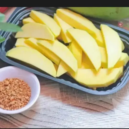 Hình ảnh Xoài tứ quý 500g+ muối tôm 