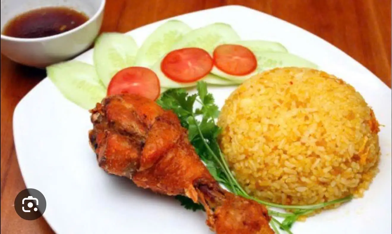 Hình ảnh Cơm Đùi Gà Chiên