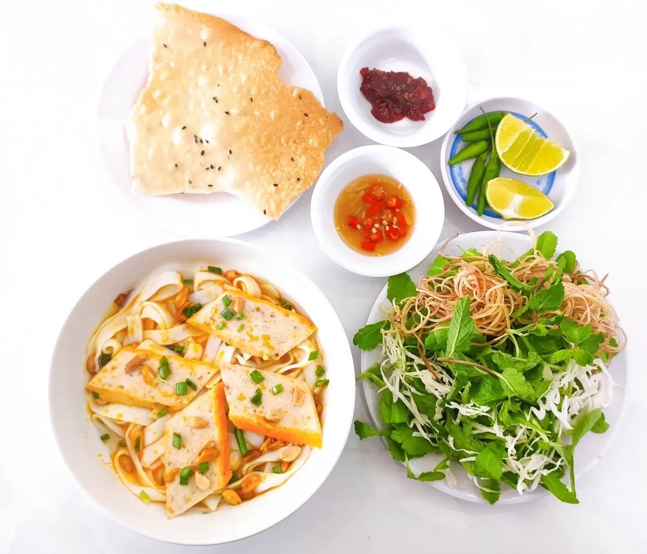 Hình ảnh Mì quảng chả cua - chả tôm