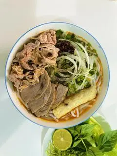 Hình ảnh Bún bò - Tái nạm chả
