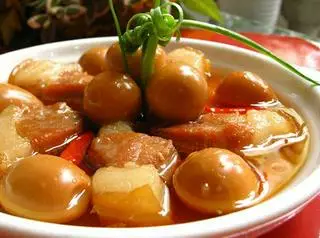 Hình ảnh Cơm niêu thịt kho trứng cút