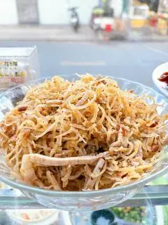 Hình ảnh cơm bì chả + canh miễn phí