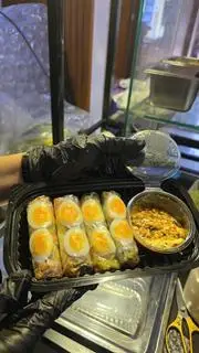 Hình ảnh Cuộn lòng đào chấm bơ me