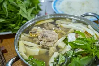 Hình ảnh Lẩu Gà Lá É 5
