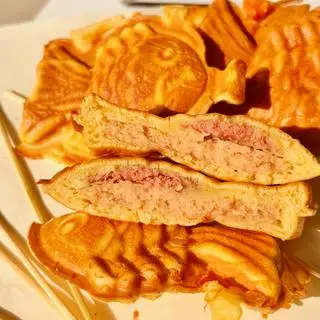 Hình ảnh Bánh cá xúc xích - pate