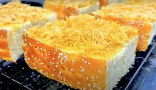Hình ảnh Bánh mì sốt bơ ruốc