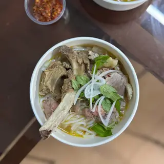 Hình ảnh Bún bò tái nạm