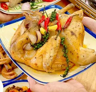 Hình ảnh 1/2 Gà Tre Hấp Mắm Nhĩ