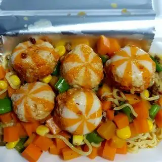 Hình ảnh Mì Trộn Viên Trứng Cá Hồi