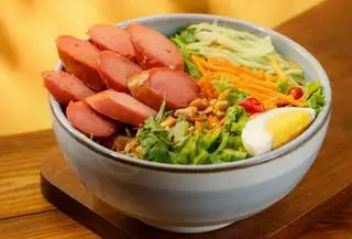 Hình ảnh Bún trộn xúc xích