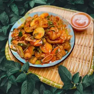 Hình ảnh chân gà sốt thái 10 chân kèm nước chấm và cóc hoặc xoài 