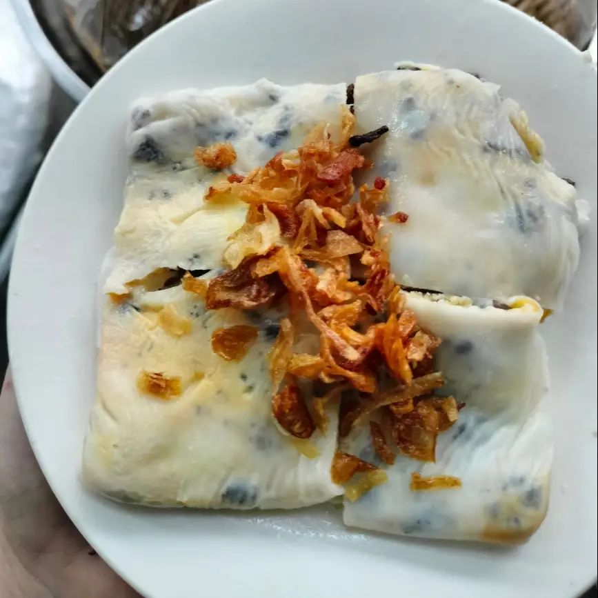 Hình ảnh Bánh cuốn trứng chín thịt xiên nướng