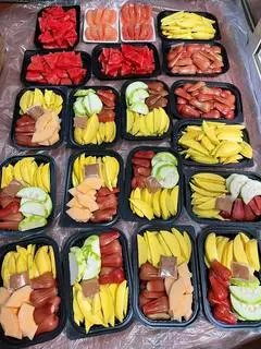 Hình ảnh khay mix ổi xoài roi