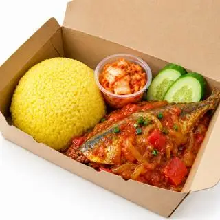 Hình ảnh Cơm Cá Nục Sốt Cà Rục Xương