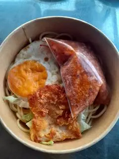 Hình ảnh mì ý bò bầm, trứng gà chiên giòn 