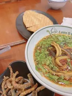 Hình ảnh Súp lươn bánh mì rán