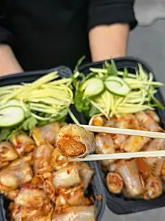 Hình ảnh Bánh tráng cuốn trộn bơ hành phi