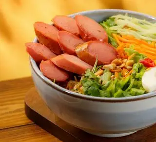Hình ảnh Bún Trộn Xúc Xích
