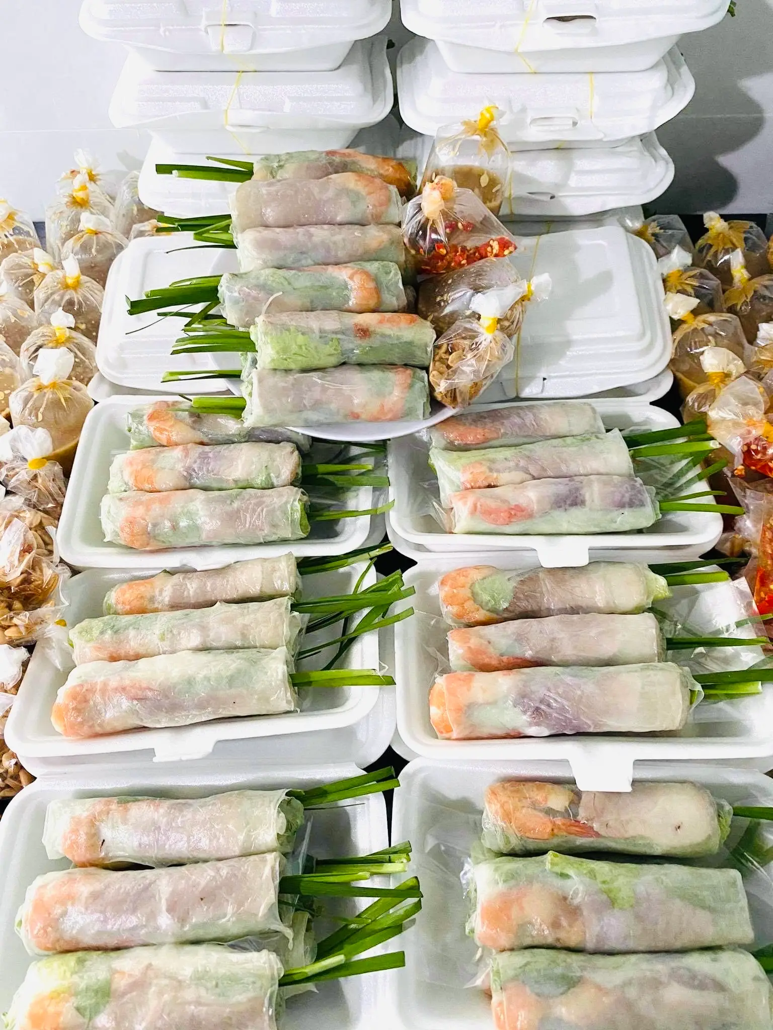 Hình ảnh Gỏi cuốn tôm thịt - set 5 cái