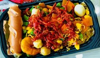 Hình ảnh mì xào xúc xích Bò khô