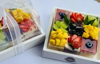 Hình ảnh Set 9 ly bánh mix vị trái cây tươi ( kèm hộp trong suốt sang xịn )