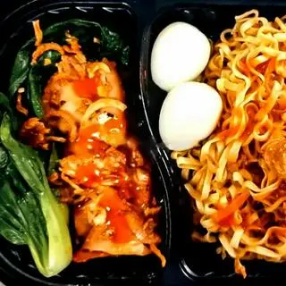Hình ảnh Mì xá xíu sốt cay