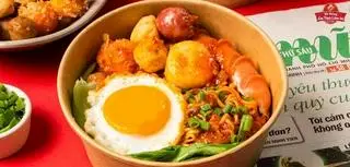 Hình ảnh Mì trộn cá viên - trứng 