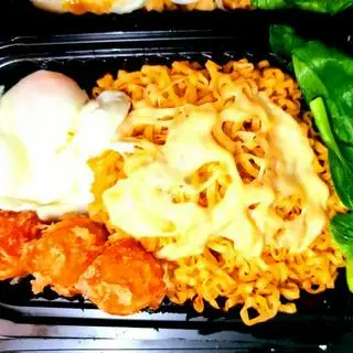 Hình ảnh Mì Hải Sản Mayonnaise Trứng Lòng Đào