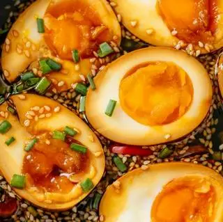 Hình ảnh Trứng lòng đào ngâm tương