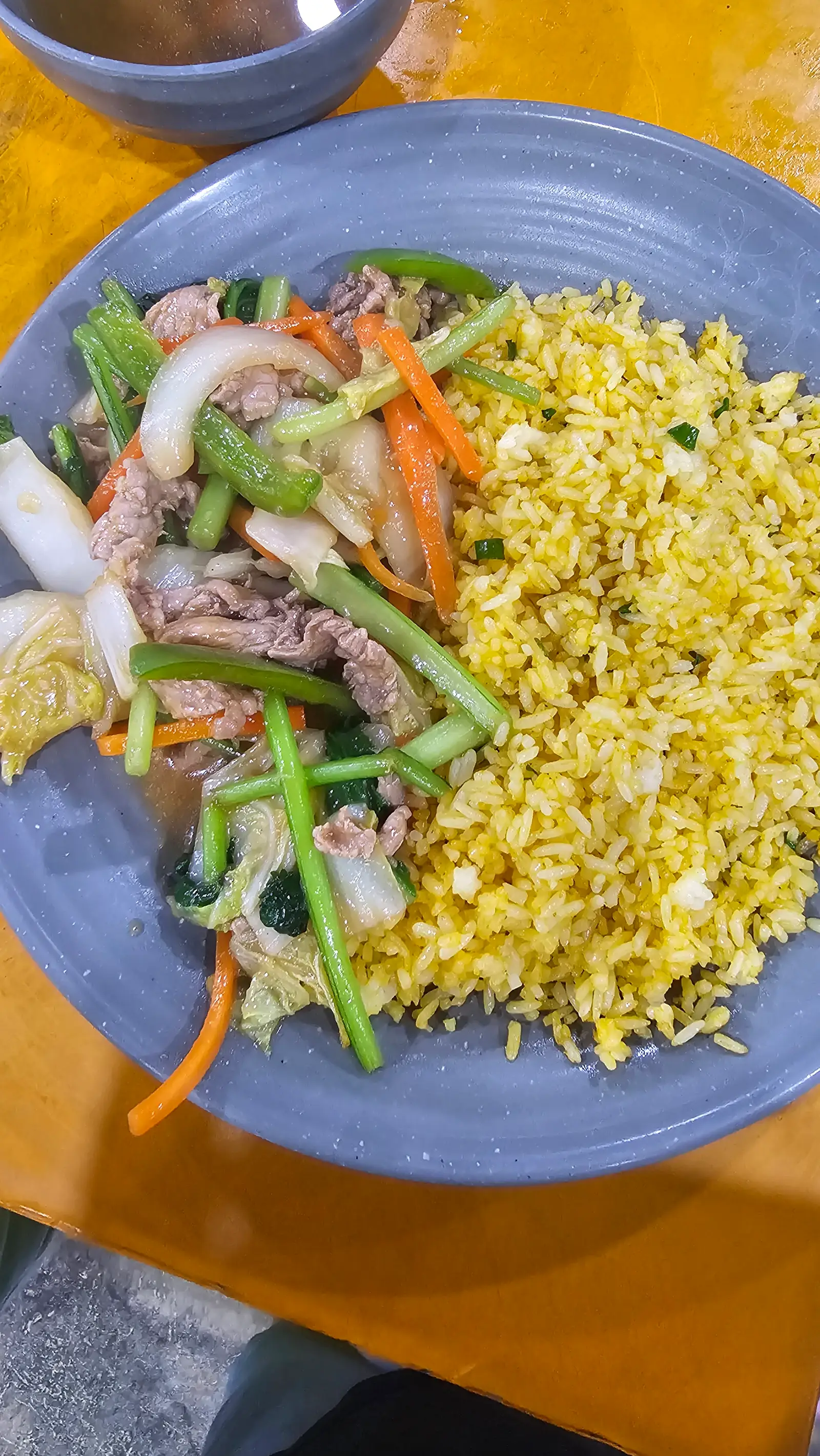 Hình ảnh Cơm chiên Bò Xào Rau 