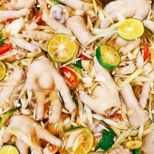 Hình ảnh Chân Gà Xả Tắc CÓ XƯƠNG (4-5 Chân)+ Sốt Chấm