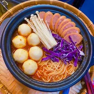 Hình ảnh Mì Cay Trộn - Cá Viên & Xúc xích